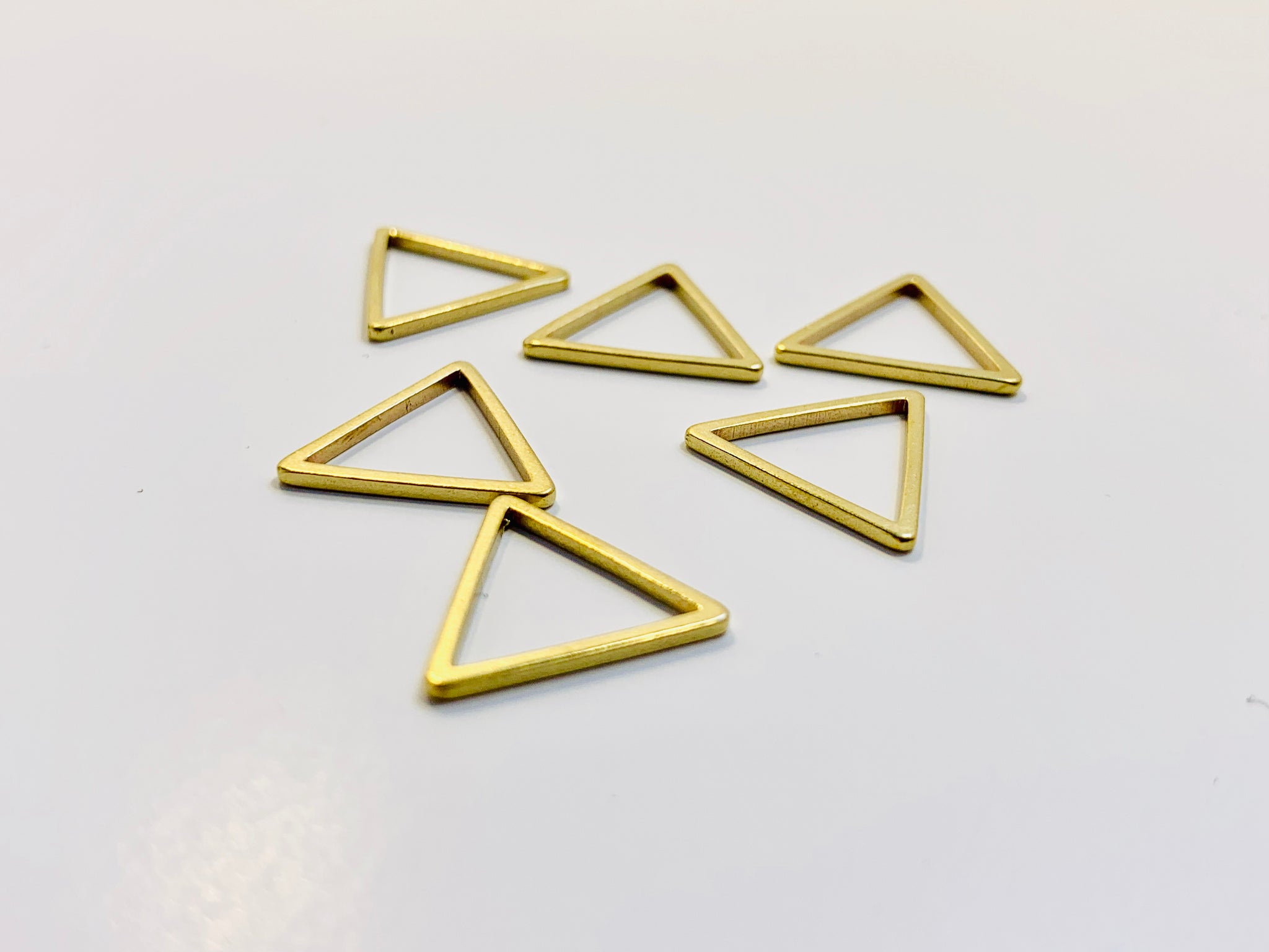 Gold Metal Stitch Markers ~ Triangles ~ Set of 6 – SeattleSkyDyeworks